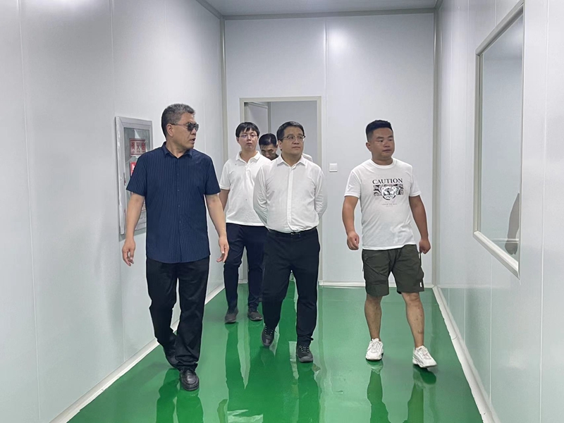 石嘴山市惠農(nóng)區(qū)委副書記、區(qū)長馬仲武 蒞臨寧夏興康恒潤農(nóng)業(yè)科技發(fā)展有限公司指導(dǎo)工作